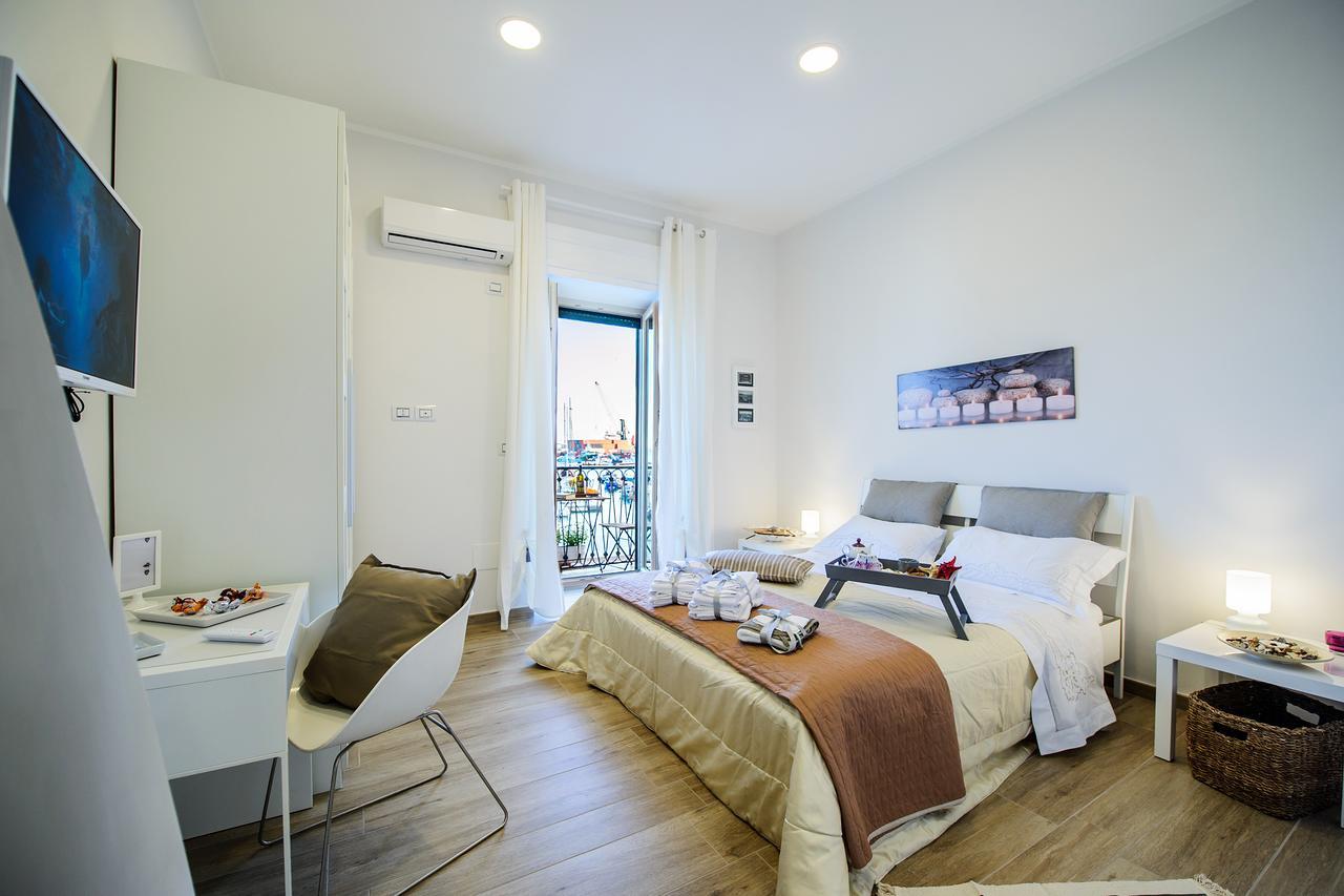 Margherita'S Apartment Σαλέρνο Εξωτερικό φωτογραφία