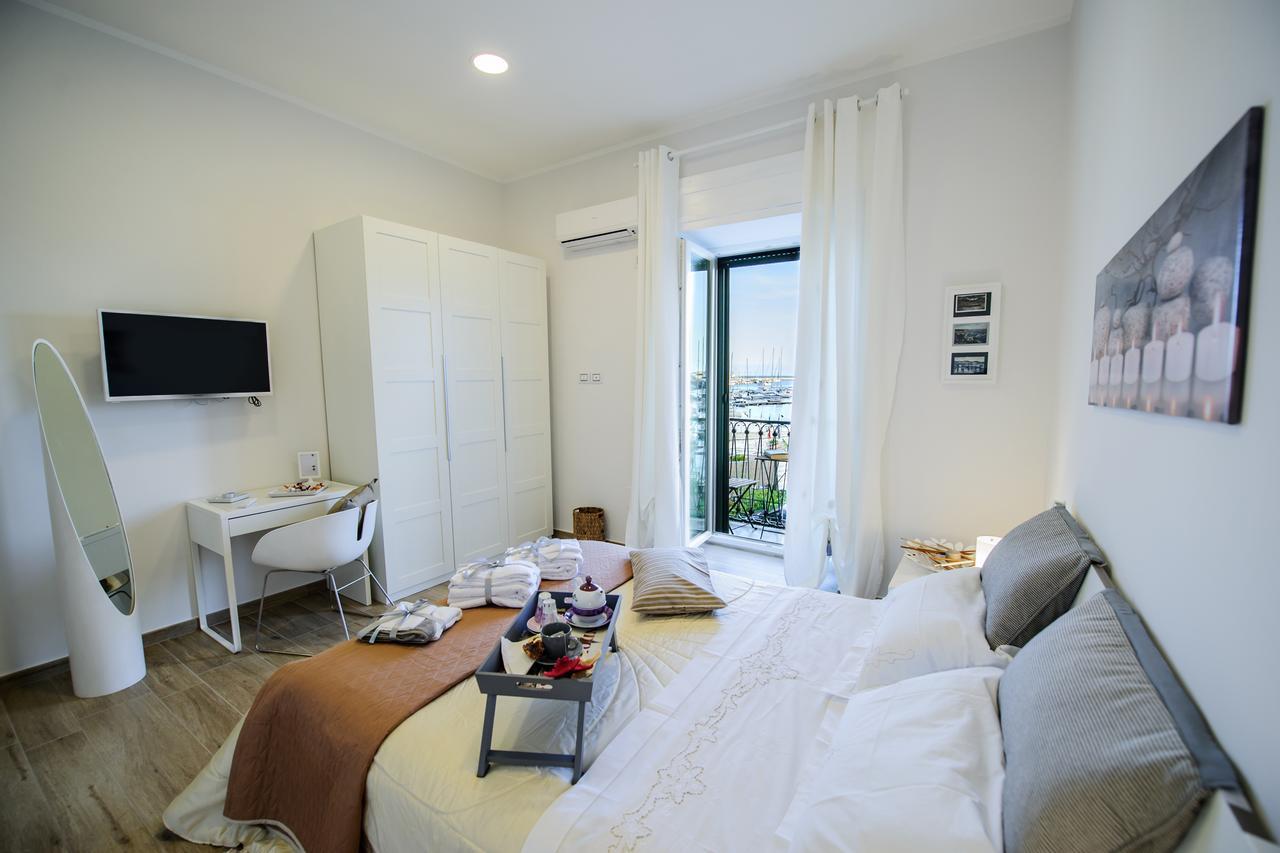 Margherita'S Apartment Σαλέρνο Εξωτερικό φωτογραφία
